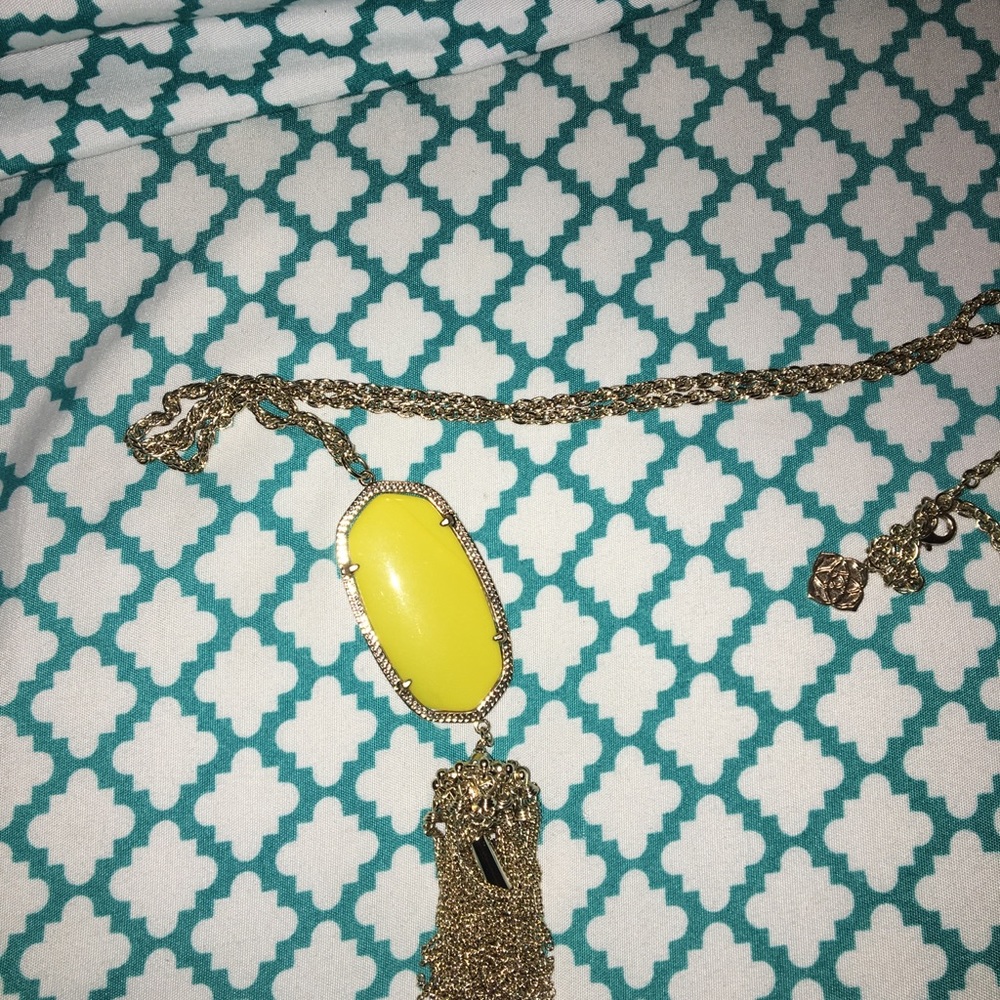 Kendra Scott necklace
